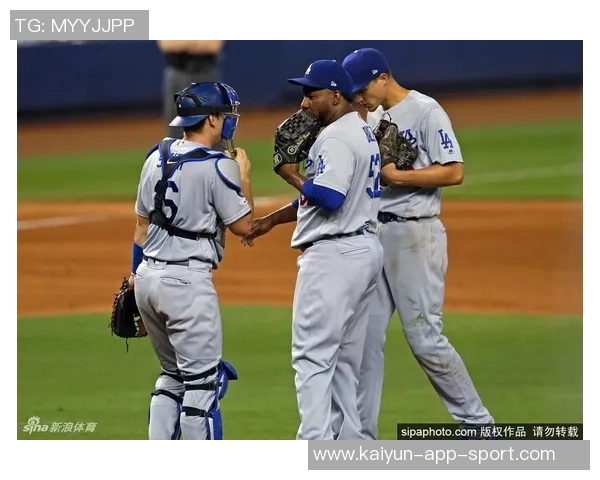 瓦妮莎携女儿观赛道奇不敌对手MLB世界大赛G4令人惋惜